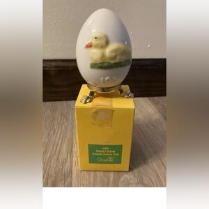 Goebel Vinrage (1979) Sscond Edition  Yellow Duck Egg Figurine On Stand